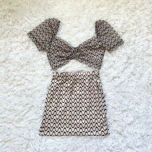 SHEIN Beige Mini Dress Set with Black Wavy Print